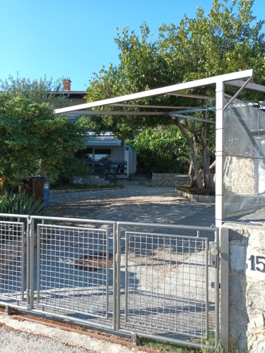 View of the house / Parking