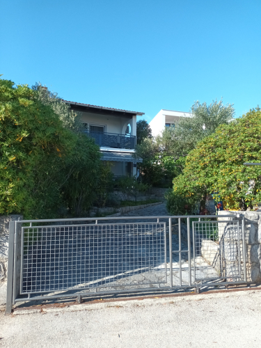 View of the house / Parking