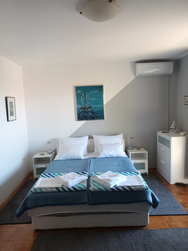 Bedroom / Living room